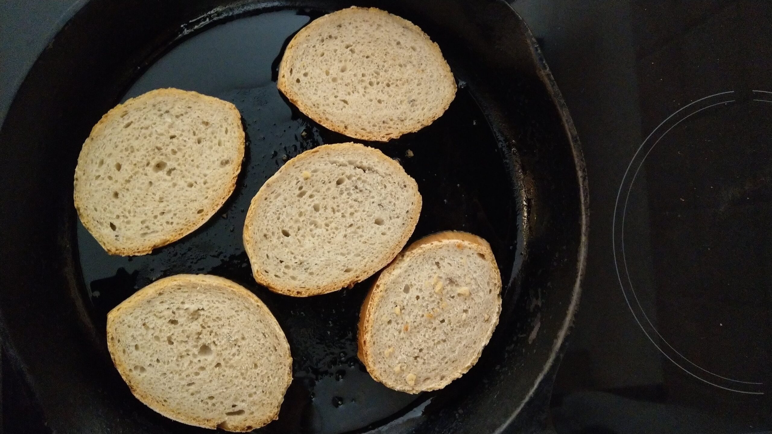 Bread frying for croutons