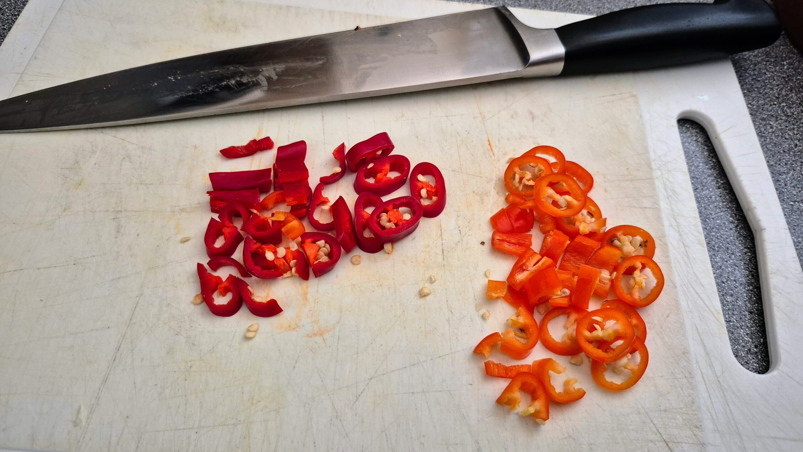 Hot chiles, thinly sliced